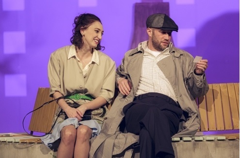 Teatrul de Comedie se întoarce în sală cu „Doi pe o bancă”