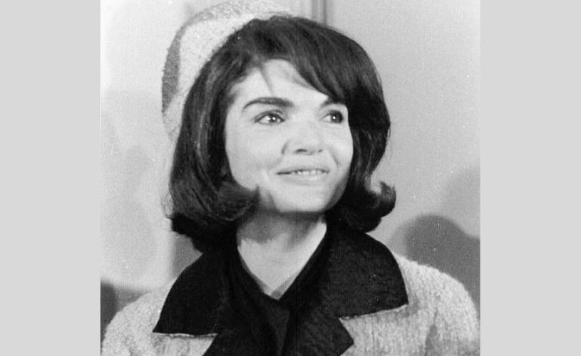 Jackie Kennedy Onassis, un costum roz și petrecere la Casa Albă